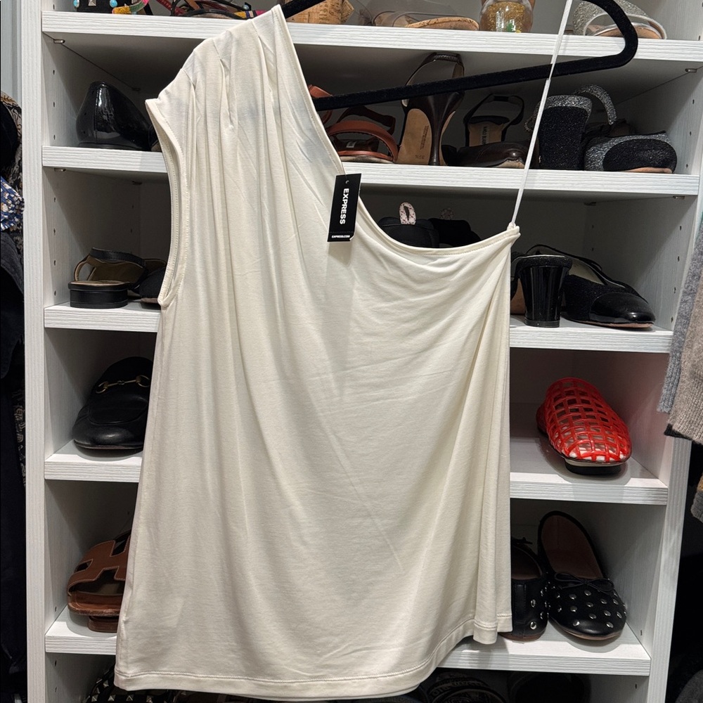 2 One Shoulder Tops Ruffle - Picture 3 of 5